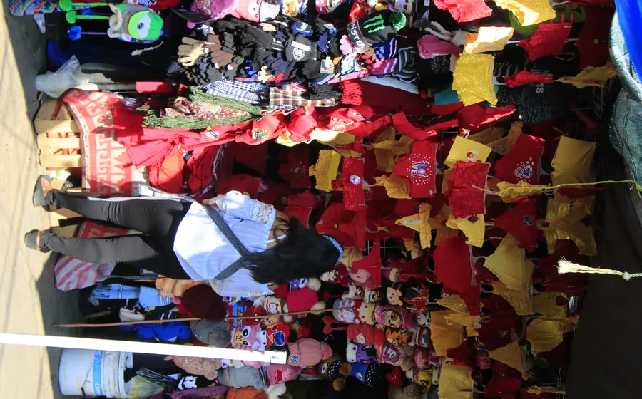 Una selección de calzones de colores, como el rojo y el amarillo, que representan la tradición de atraer el amor o el dinero en Año Nuevo.