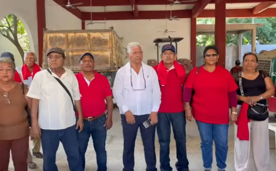 Un grupo de comuneros de la localidad de Lieza se manifiesta para exigir a la directiva un informe transparente sobre la entrega-recepción de la administración.