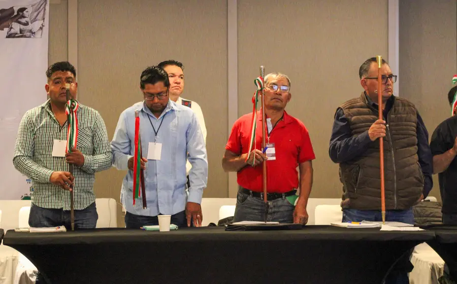 Integrantes del Concejo de Gobierno Comunitario de Autoridades Indígenas del Pueblo Chocholteco durante el anuncio del Plan de Justicia y Desarrollo federal.