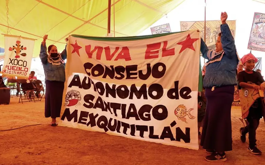 Miembros del Concejo Indígena de Santiago Mexquititlán convocan a la comunidad para la defensa del pozo de agua en el Barrio Cuarto.