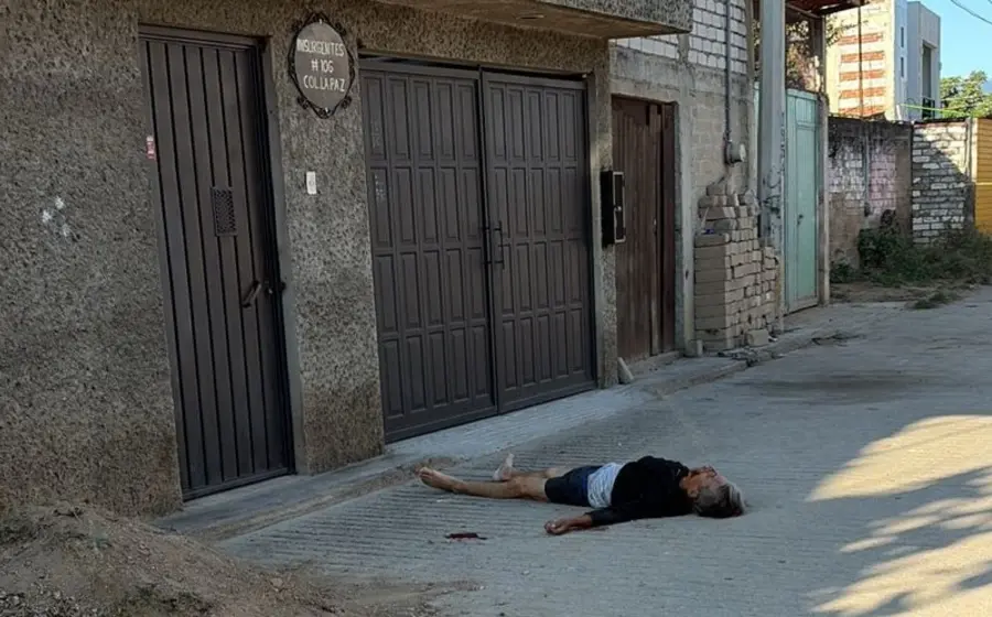 Fotografía de la escena del crimen en la colonia La Paz, Santa Cruz Xoxocotlán, donde un hombre mató a su padre a golpes.
