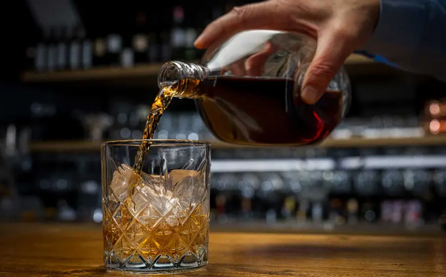 Una botella de whisky escocés que ilustra la crisis del sector por los aranceles impuestos por Estados Unidos y la menor demanda global.