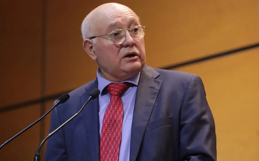 David Colmenares Páramo, titular de la Auditoría Superior de la Federación, en un retrato relacionado con el federalismo fiscal en México.