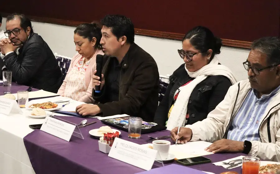 Expositoras durante un foro sobre la necesidad de proteger a las defensoras de derechos humanos que laboran en contextos de violencia estructural.