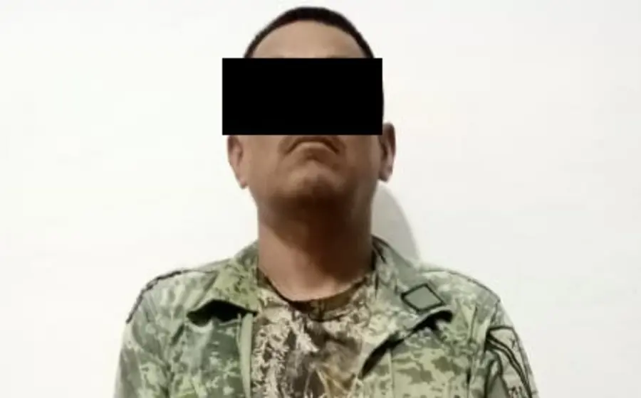 El presunto agresor detenido por el delito de violación agravada es puesto a disposición de un Juez de Control por las autoridades.