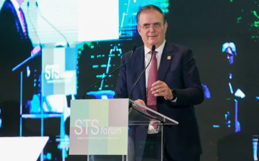 Marcelo Ebrard durante la presentación del plan del consejo para aumentar la inversión y la innovación del sector privado en México.