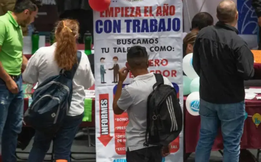Proyección sobre la creación de 450 mil empleos formales en México para 2026, en un contexto de incertidumbre para la economía nacional.