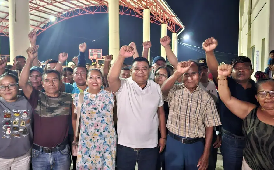 La población de Santiago Astata participa activamente en la elección para elegir a su nuevo presidente municipal.
