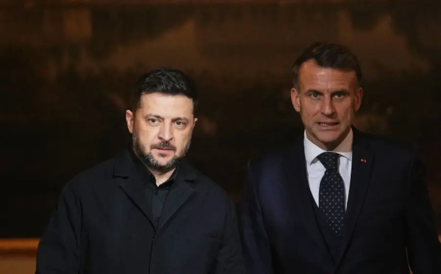 El presidente de Francia, Emmanuel Macron, se reúne con su homólogo de Ucrania, Volodymir Zelensky, durante su encuentro en París para abordar la guerra.