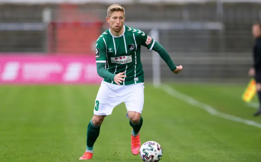 Fotografía del futbolista alemán Sebastian Hertner, quien según los informes falleció en un trágico y terrible accidente.
