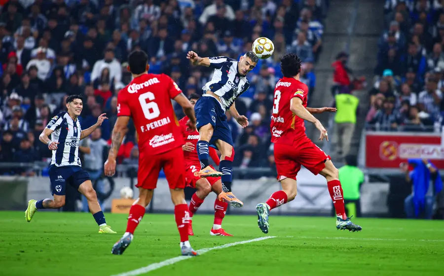 Germán Berterame, delantero de los Rayados, celebra el gol con el que su equipo tomó ventaja en el partido de ida.