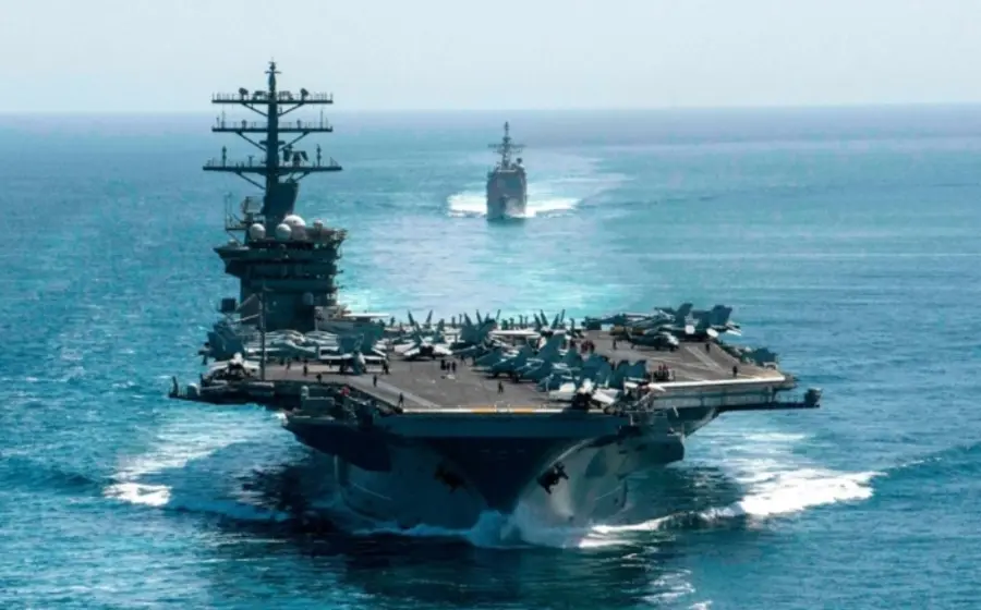 La Guardia Revolucionaria de Irán despliega buques en el Golfo Pérsico durante maniobras navales que utilizan sistemas de defensa con inteligencia artificial.