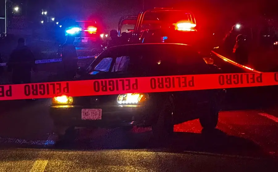 Escena del crimen en la carretera federal 131, en la colonia Olimpo, Zaachila, donde una persona fue ejecutada.