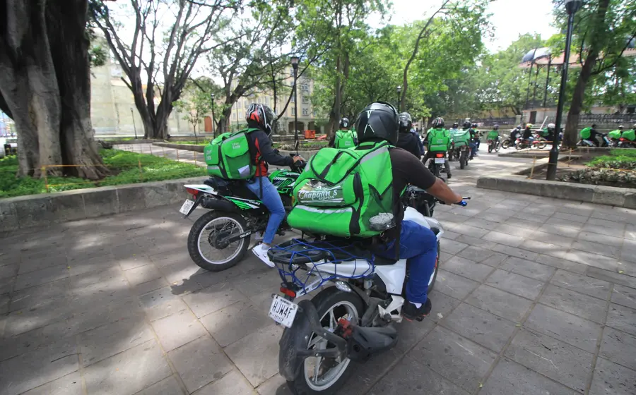 El IMSS presenta su programa piloto para que trabajadores de plataformas digitales y aplicaciones puedan incorporarse voluntariamente al seguro social en México.