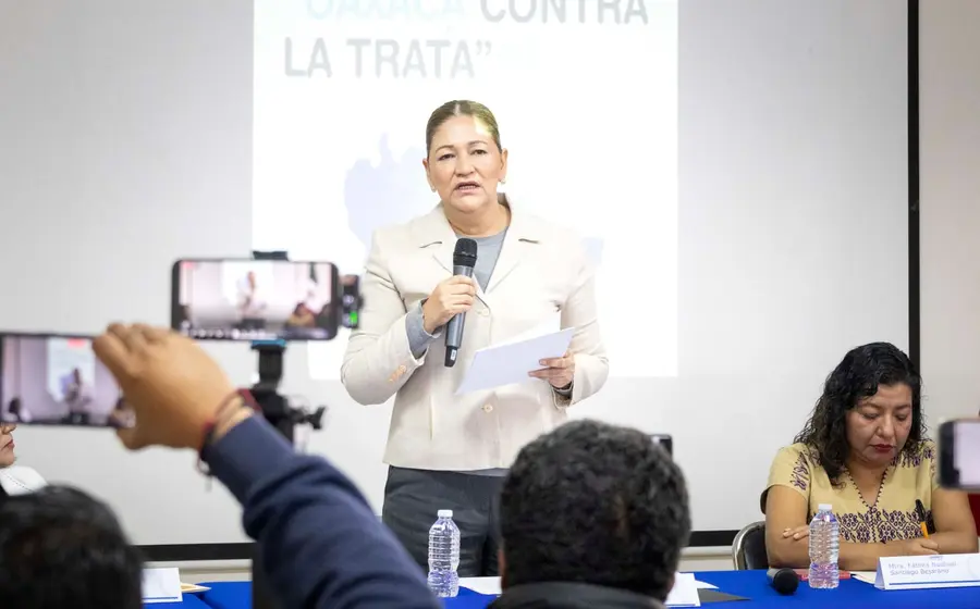 La titular de la DDHPO preside la ceremonia de instalación del Observatorio Estatal 'Oaxaca contra la Trata', organismo de vigilancia y defensa.