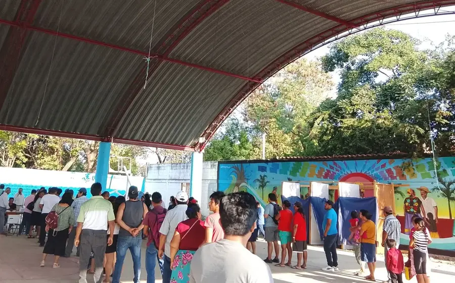 Una de las tres urnas electorales instaladas en la comunidad de Morro Mazatán durante la jornada para elegir a las autoridades auxiliares.