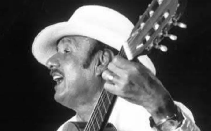 El trovador zapoteca Mario López Hernández, figura clave del hermanamiento cultural entre Juchitán de Zaragoza y La Vall d'Uixó, España.