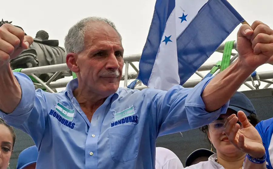Nasry Asfura, candidato conservador del Partido Nacional, tras ser declarado ganador de las elecciones presidenciales en Honduras.