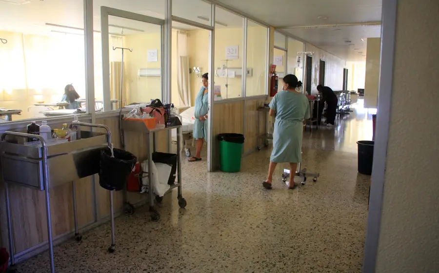 Fachada del Hospital Civil en Oaxaca, uno de los centros médicos donde IMSS-Bienestar supervisa las obras de rehabilitación y mejora de infraestructura.