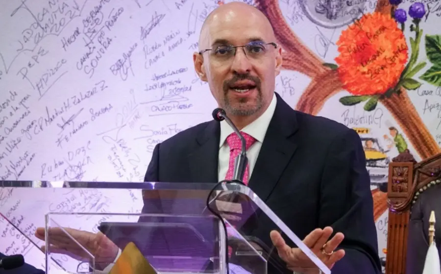 Octavio de la Torre de Stéffano, presidente de Concanaco-Servytur, en un retrato oficial, en el marco de la estrategia nacional contra la extorsión.