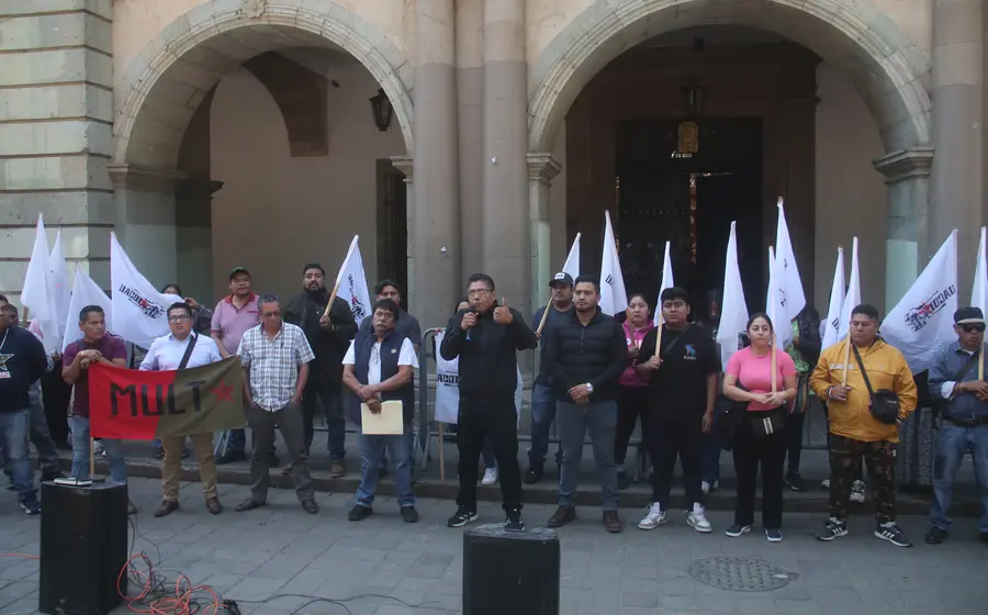 Miembros de una organización civil realizan un posicionamiento público para denunciar el uso político que se le ha dado al caso Nochixtlán.