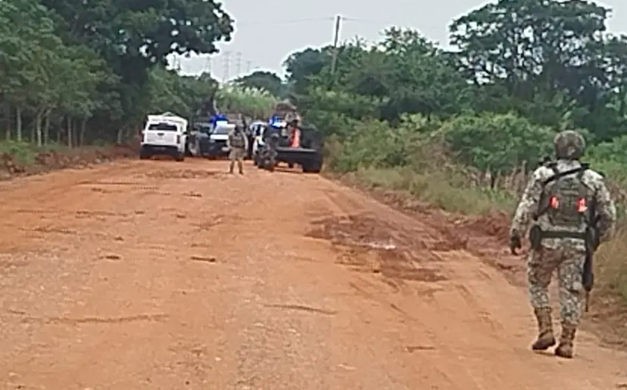 Escena del crimen en Tuxtepec, Oaxaca, donde una pareja, un hombre y una mujer, fueron localizados sin vida tras ser asesinados.