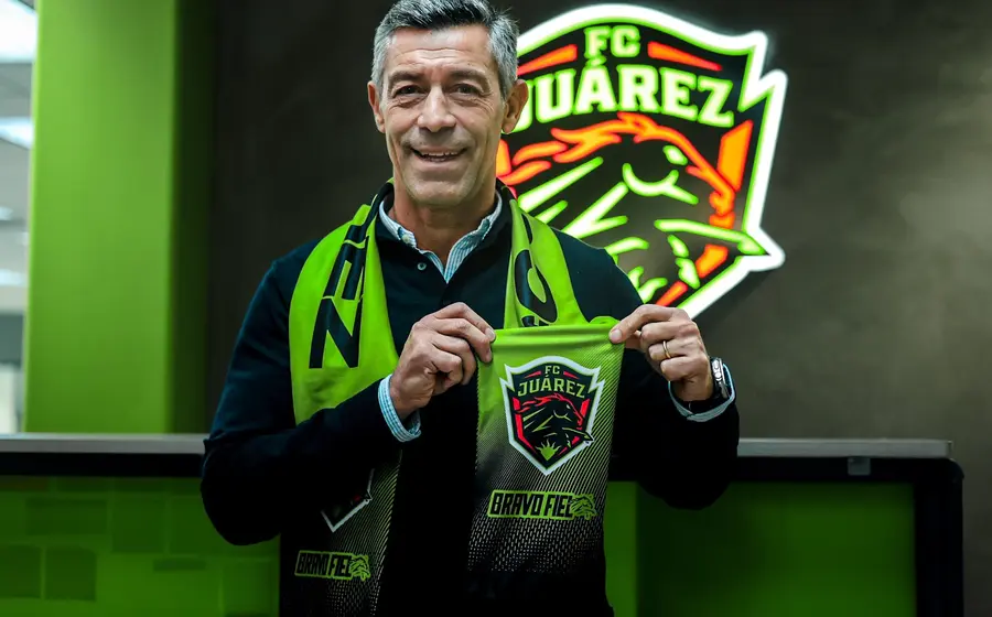 El director técnico portugués Pedro Caixinha posa para un retrato oficial, en el contexto de su regreso al fútbol mexicano.