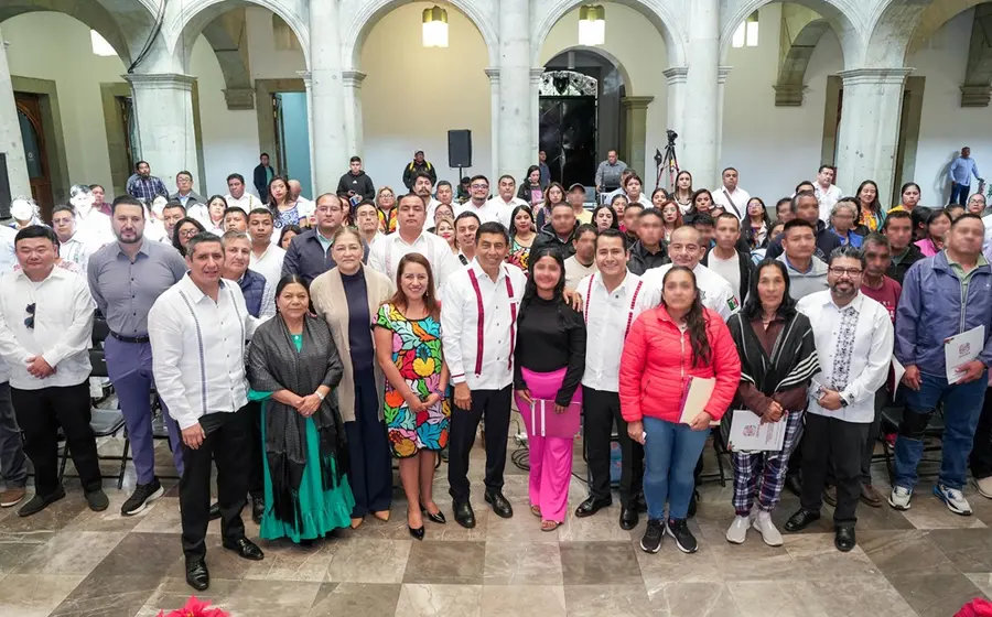 Un grupo de las 121 personas que recuperaron su libertad en Oaxaca, como parte de un programa que ha beneficiado a más de 900 individuos.