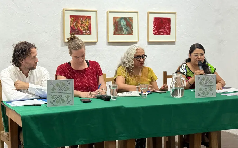 Presentación del libro 'Hilando Historias, tejiendo esperanza', una edición creada para inspirar y fortalecer a las nuevas generaciones de mujeres defensoras.