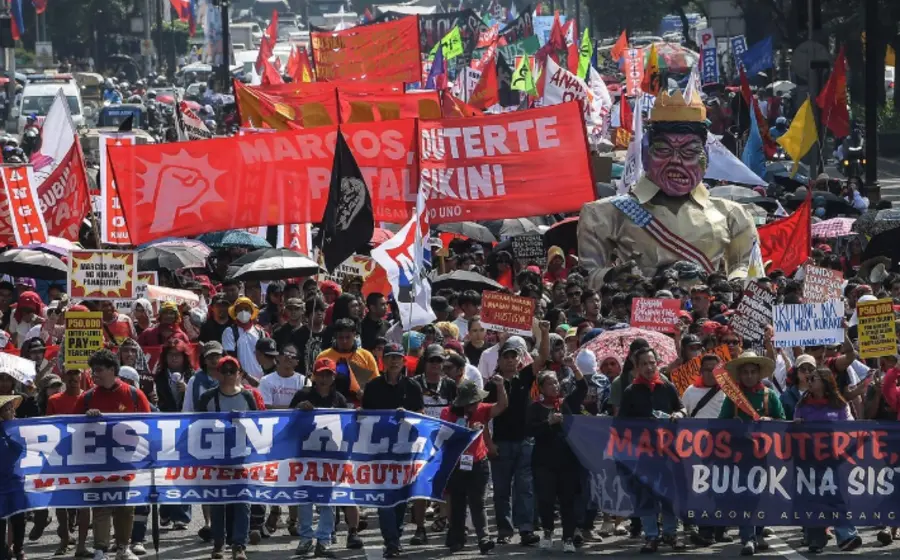 Más de 17 mil policías resguardan una masiva protesta en Filipinas, convocada tras un escándalo de corrupción gubernamental.