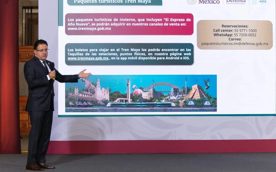 Un tren de pasajeros moderno en movimiento, representando el avance del proyecto ferroviario del norte de México que impulsa el desarrollo del país.