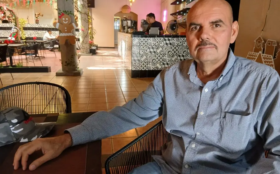 El empresario restaurantero Rafael Flores Rodríguez posa para un retrato, en el contexto de la confianza del sector en un repunte económico.