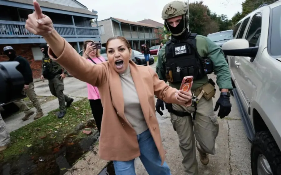 Autoridades municipales locales denuncian que el gobierno de EU les ocultó los detalles de la operación de redadas migratorias que generó protestas.