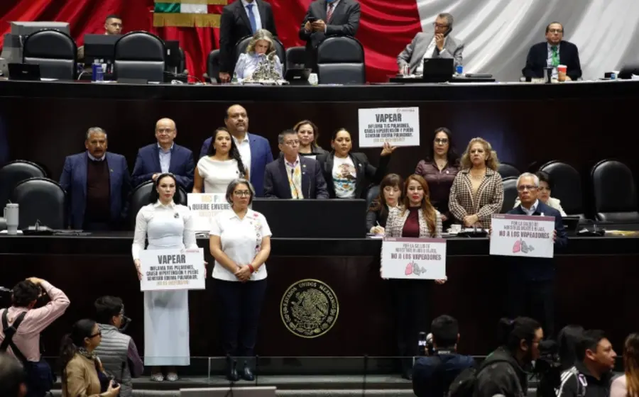Imagen que ilustra la prohibición de vapeadores en México, una reforma legal que busca proteger la salud de niños y adolescentes.