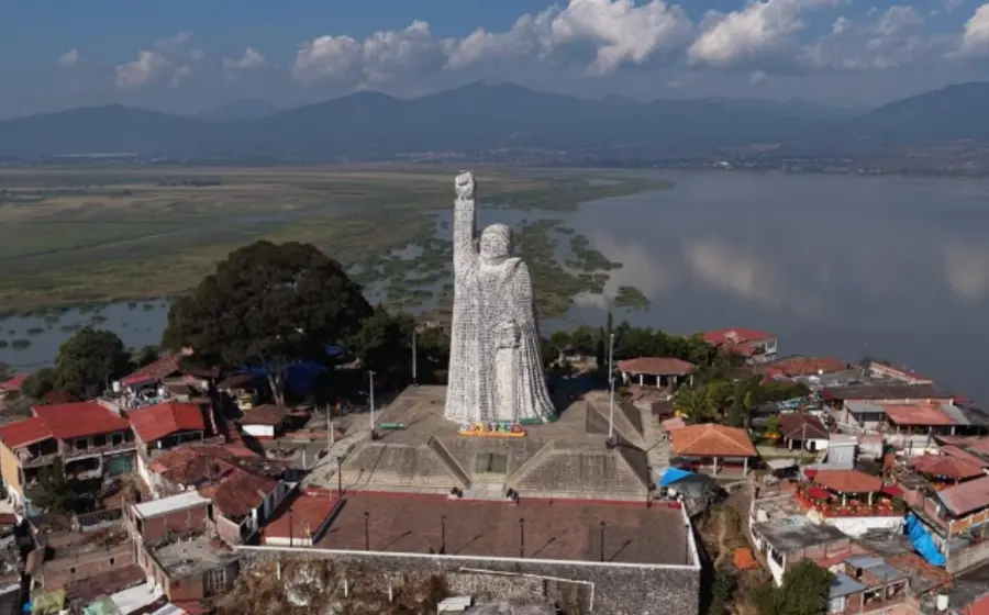 Vista panorámica del lago de Pátzcuaro en Michoacán, un importante cuerpo de agua que se encuentra en un crucial proceso de saneamiento.