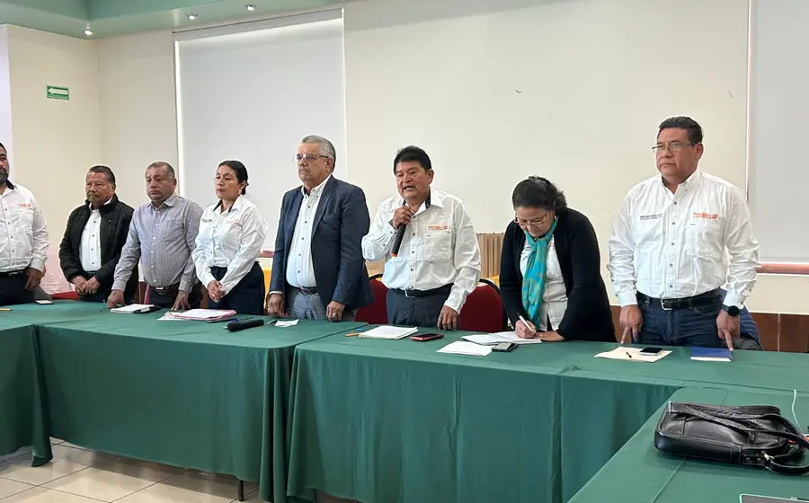 La dirigencia de la Sección 59 del SNTE conmemora su 19 aniversario, destacando su unidad y fortaleza en la defensa de la educación.