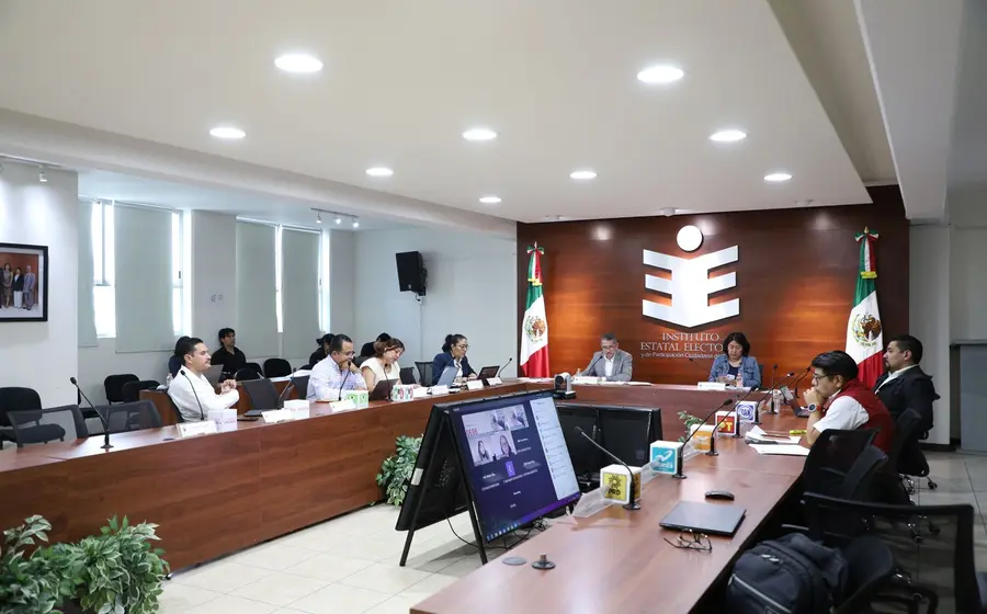 El consejo general del IEEPCO en sesión oficial, un órgano clave en los procesos de revocación de mandato en Oaxaca.