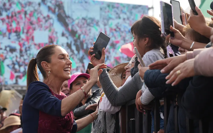 Claudia Sheinbaum Pardo afirma durante un evento que ninguna campaña sucia frenará el avance de la Cuarta Transformación en México.
