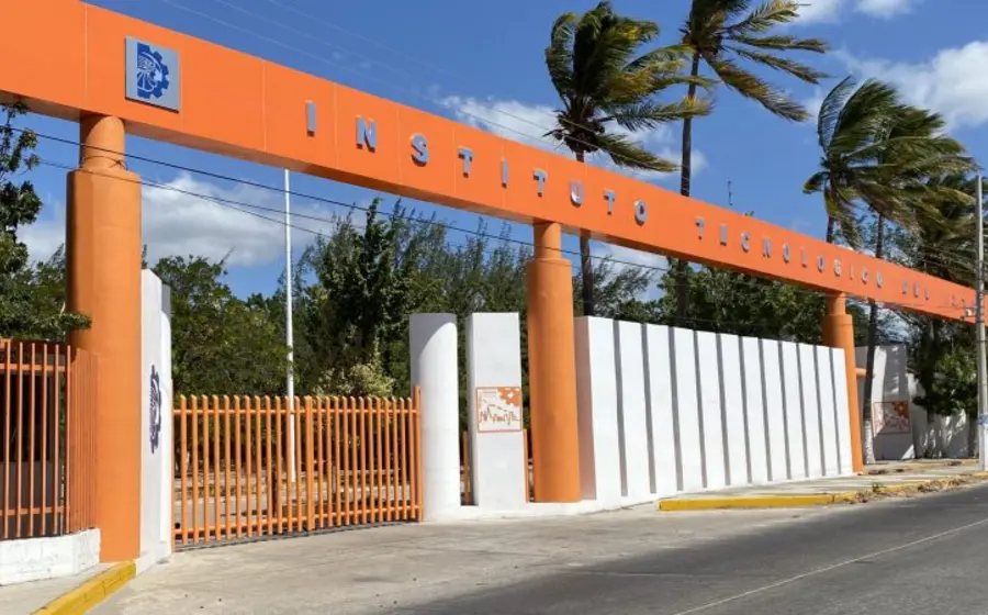 Fachada del Instituto Tecnológico del Istmo, plantel donde el sindicato de trabajadores exige un calendario para el pago de salarios pendientes.