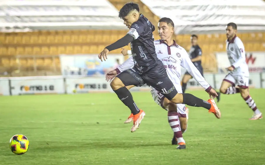 Mascorro escapándose a gran velocidad por la banda