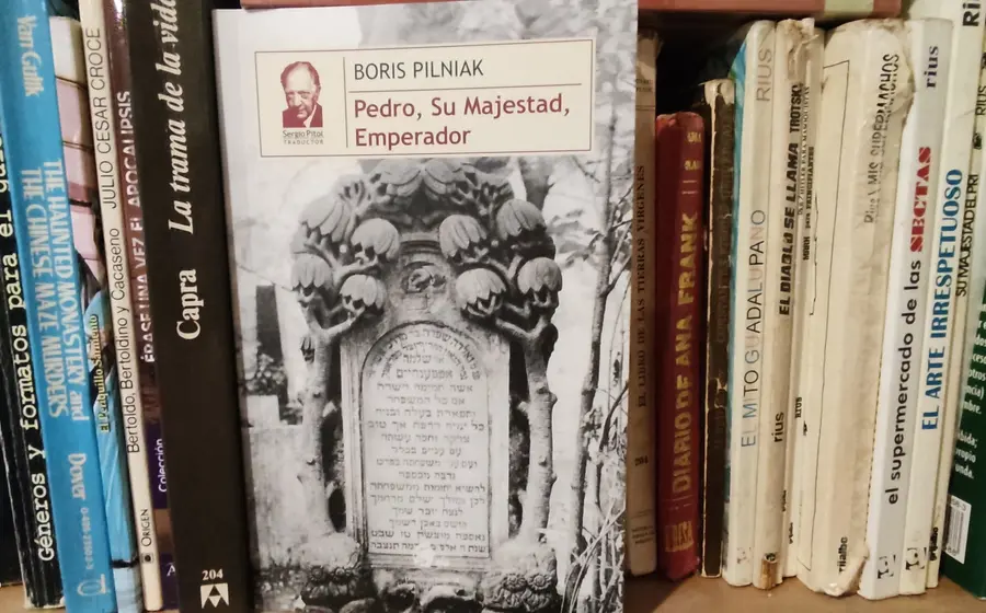 Pedro, Su Majestad Emperador, libro editado por la Universidad Veracruzana y traducido por Sergio Pitol.