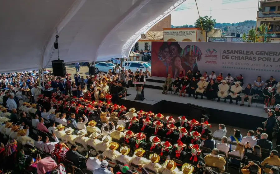 El director general del INEA expresó su compromiso por trabajar en el abatimiento del rezago educativo y llevar la atención educativa a las regiones que más lo necesitan.