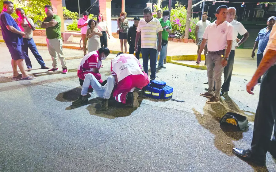 El pizzero resultó lesionado tras chocar contra una camioneta.