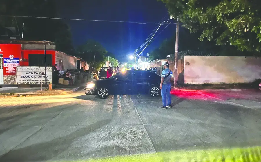 Un hombre y una mujer fueron ultimados a balazos al interior de su automóvil.
