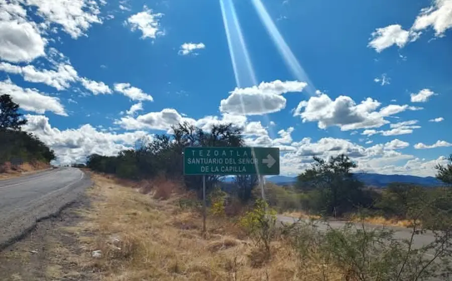 El bloqueo se realizó en la vía Huajuapan-Oaxaca a la altura de desviación a Tezoatlán.
