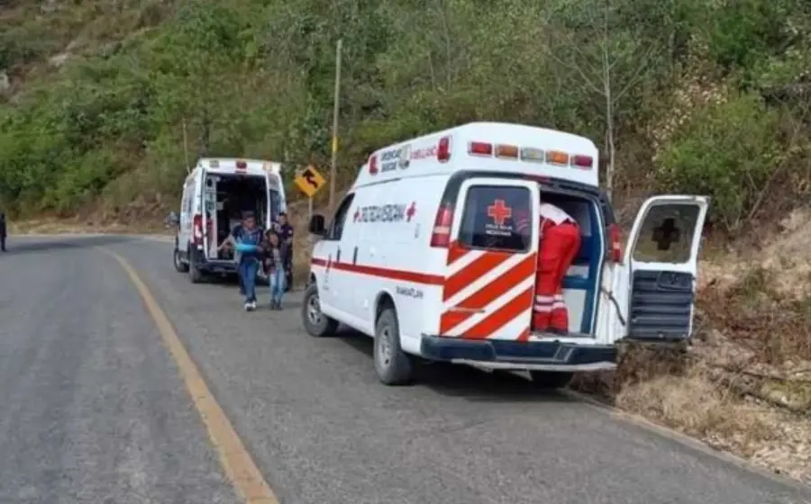   La Cruz Roja Mexicana apoyó para el traslado del menor a un hospital de la ciudad capital.