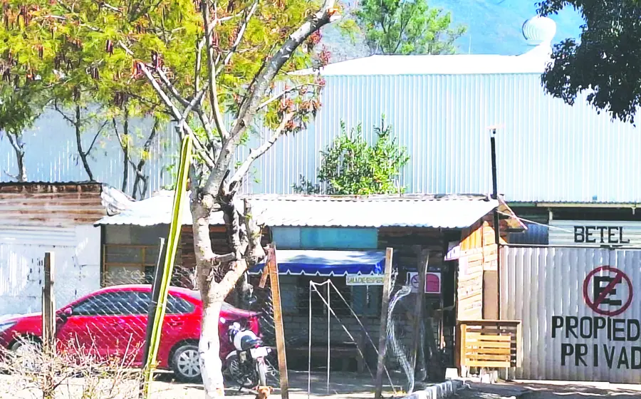 El supuesto centro de rehabilitación donde hallaron tres unidades de motor con reporte de robo y droga.