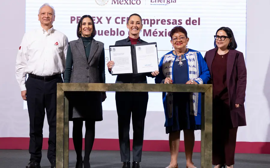 Sheinbaum considera un Plan de Inversiones histórico para la CFE con 23,400 millones de dólares para fortalecer la generación, transmisión y distribución de electricidad en México. 