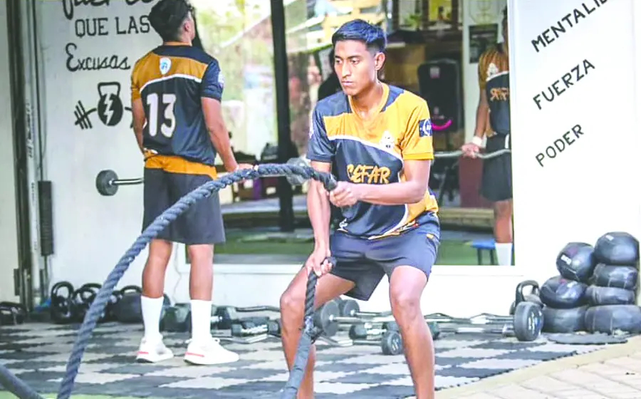 El sacrificio y sueño de ser futbolista profesional, ha llegado para hacerse realidad.
