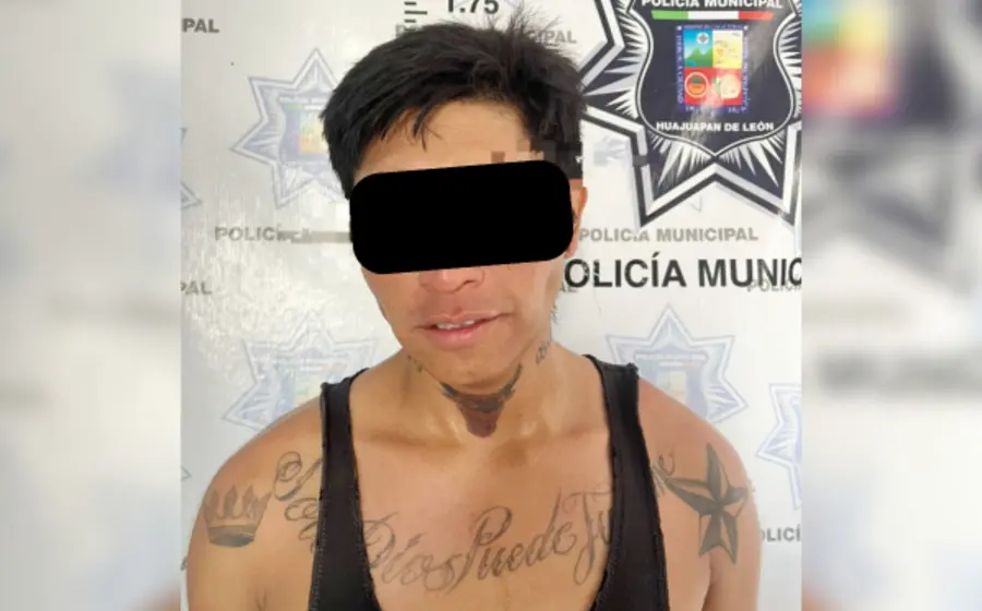 El presunto ladrón fue detenido por policías municipales.